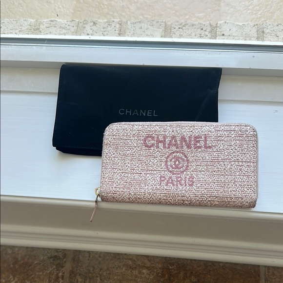 Chanel Pink Quilted Wallet with Diamond Stitching - Picture 1 of 8